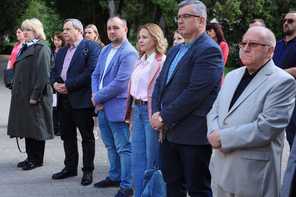  Адміністрація університету вшанувала Героїв.JPG